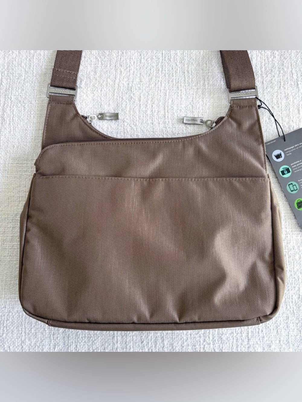 Baggallini cross over crossbody. - Picture 6 of 16